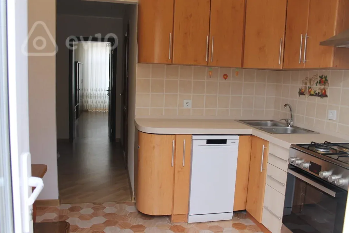 Kirayə verilir 2 otaqlı köhnə tikili 55 m²