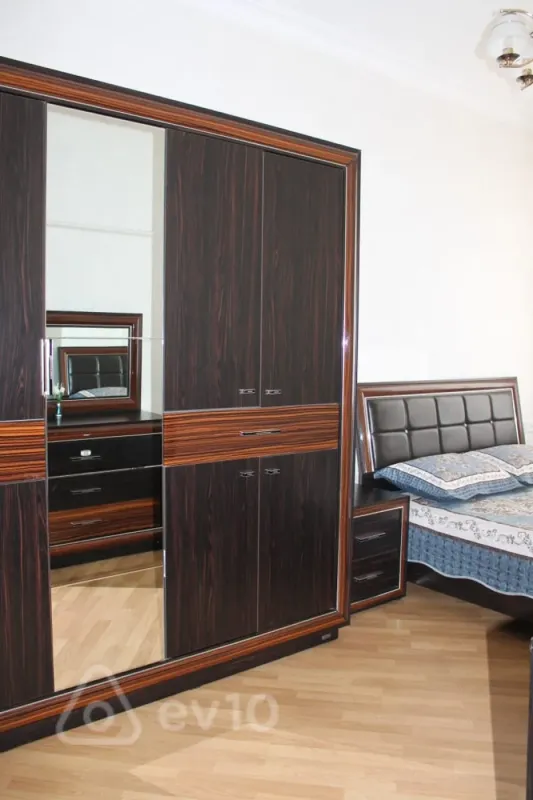 Kirayə verilir 2 otaqlı köhnə tikili 55 m²