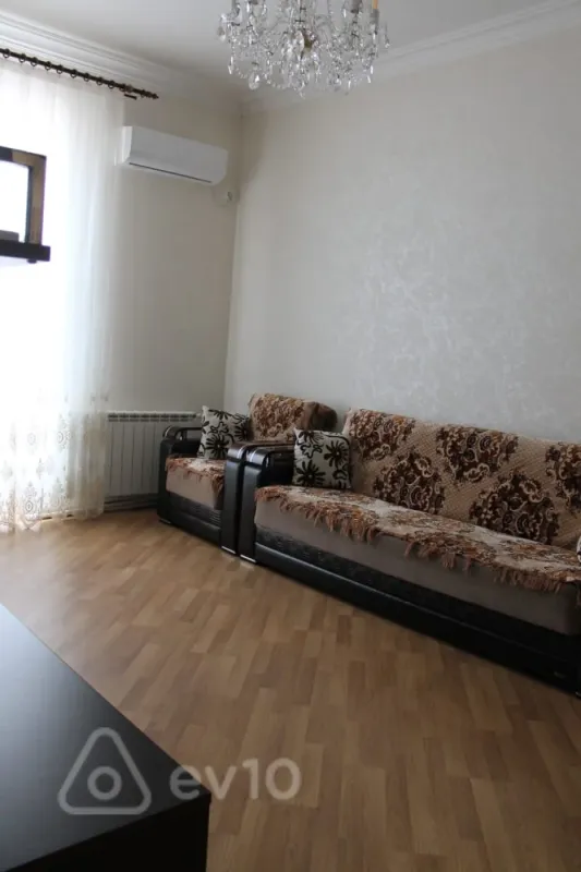 Kirayə verilir 2 otaqlı köhnə tikili 55 m²