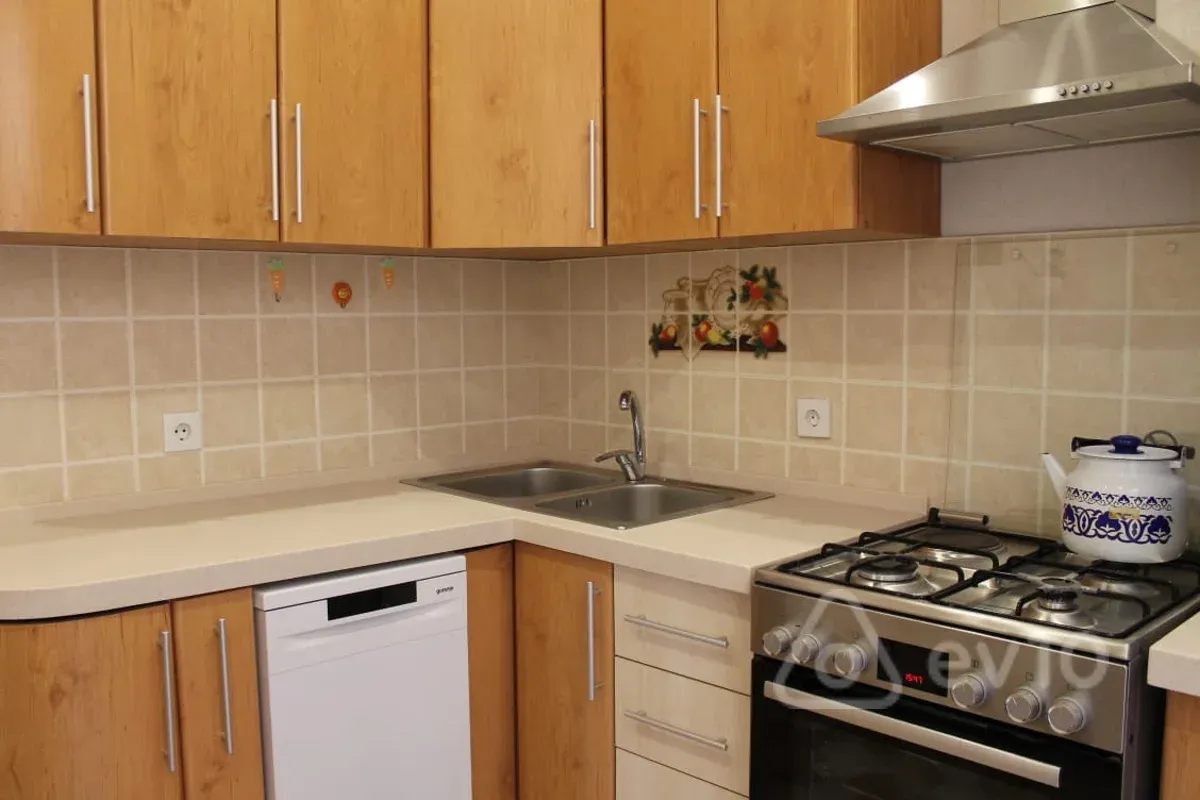 Kirayə verilir 2 otaqlı köhnə tikili 55 m²