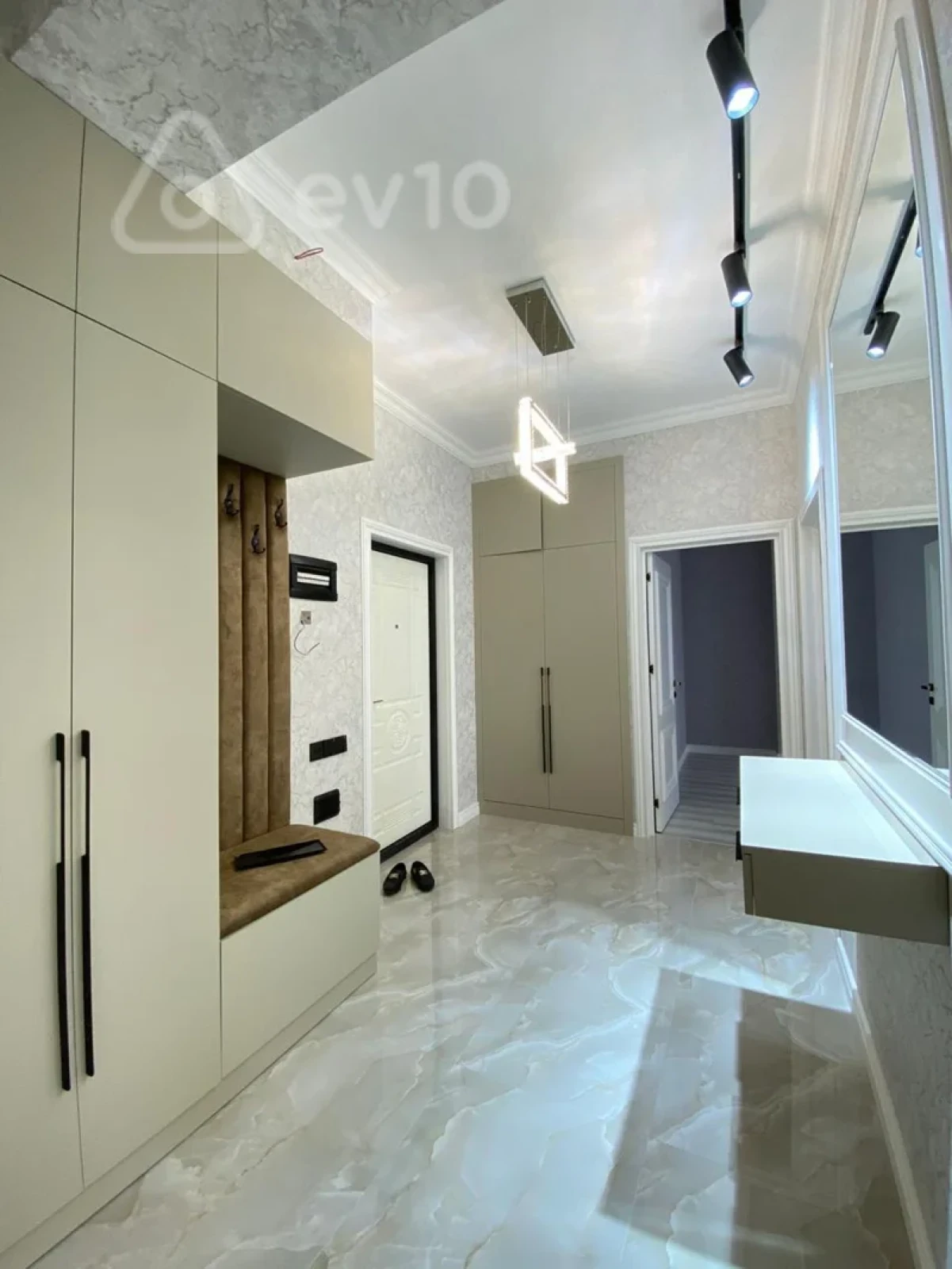 Kirayə verilir 3 otaqlı yeni tikili 85 m²