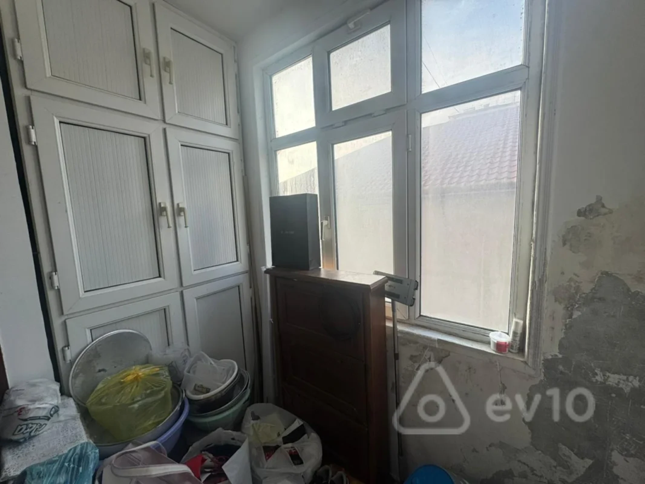 Satılır 4 otaqlı köhnə tikili 90 m²