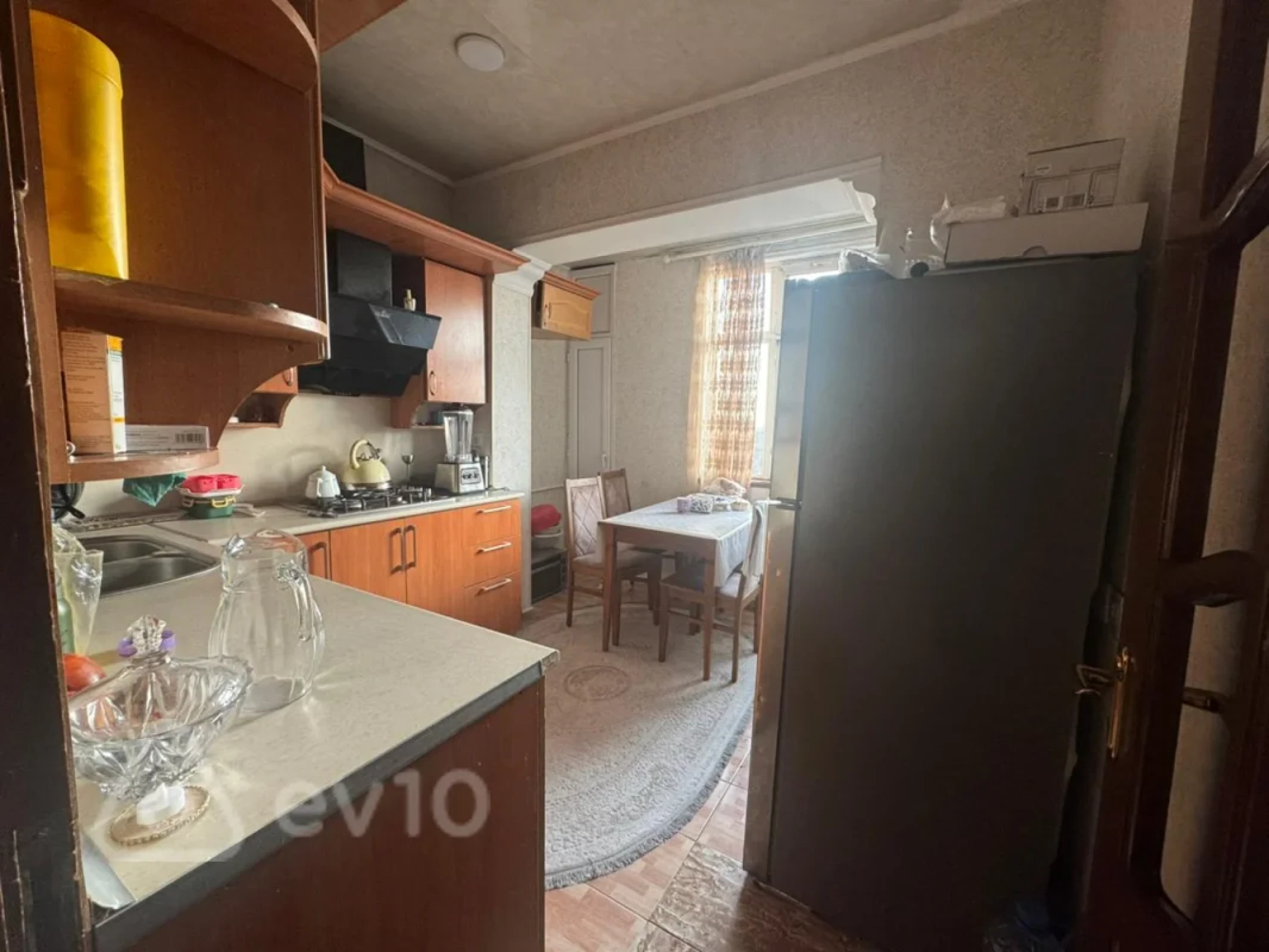 Satılır 4 otaqlı köhnə tikili 90 m²