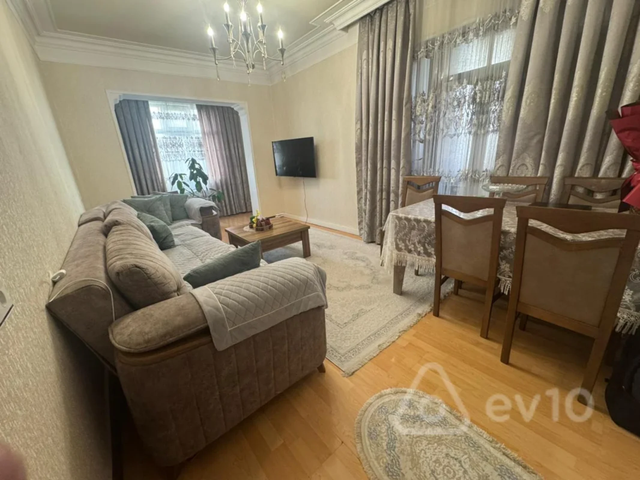 Satılır 4 otaqlı köhnə tikili 90 m²