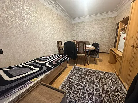 Satılır 4 otaqlı köhnə tikili 90 m²