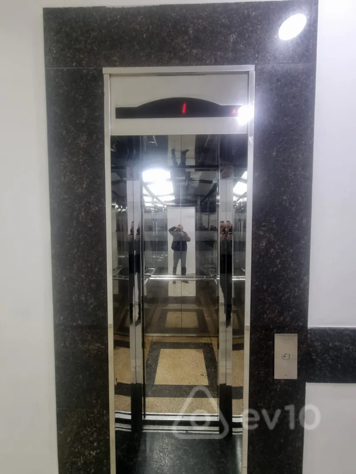 Kirayə verilir 2 otaqlı yeni tikili 81 m²