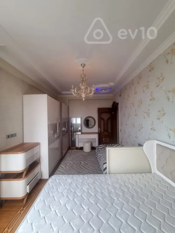 Kirayə verilir 2 otaqlı yeni tikili 81 m²