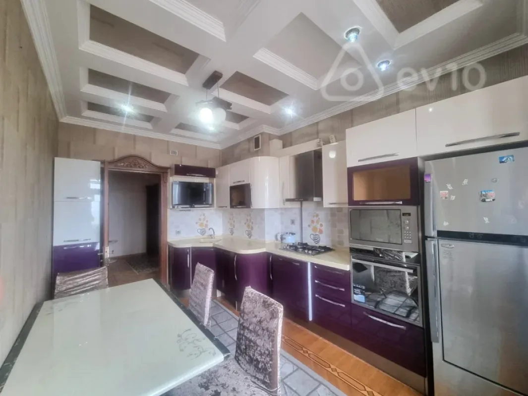 Kirayə verilir 2 otaqlı yeni tikili 81 m²