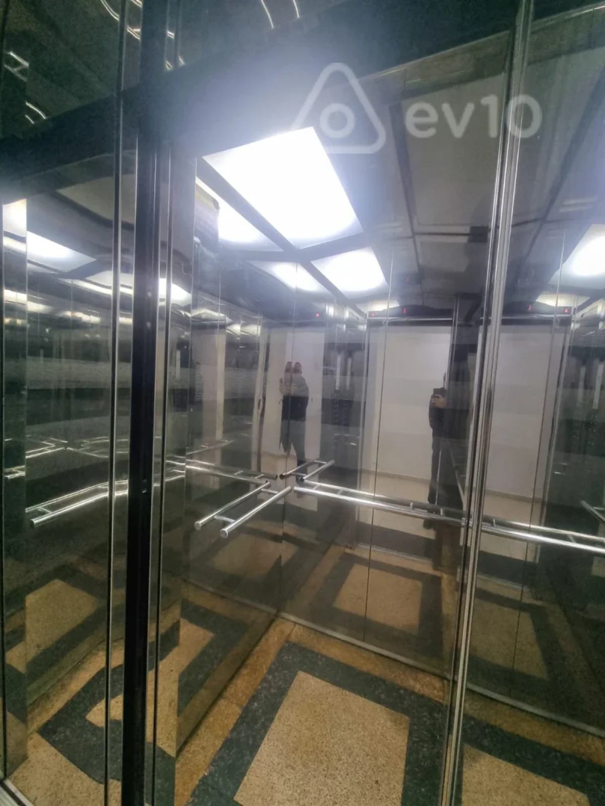 Kirayə verilir 2 otaqlı yeni tikili 81 m²