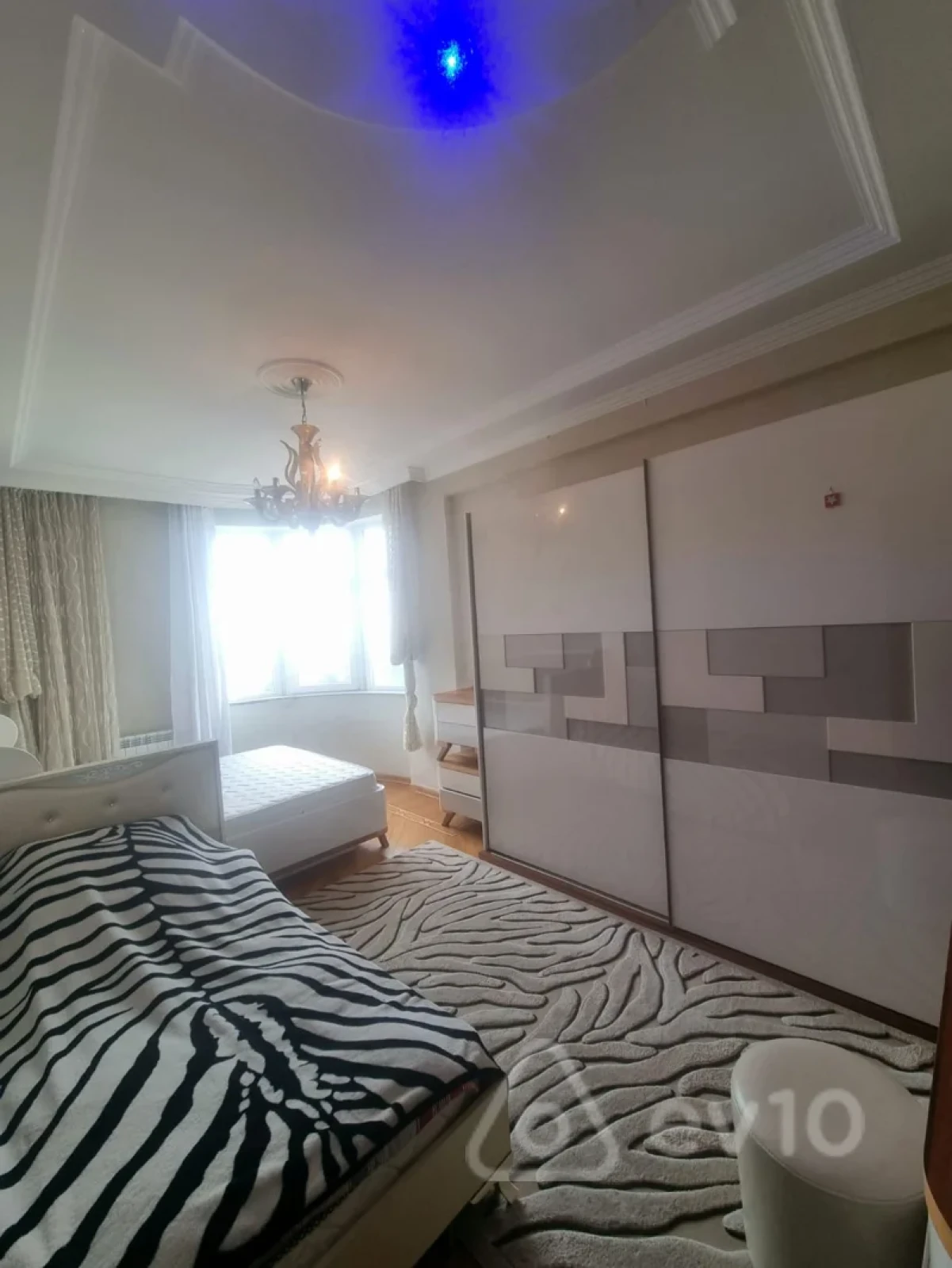 Kirayə verilir 2 otaqlı yeni tikili 81 m²
