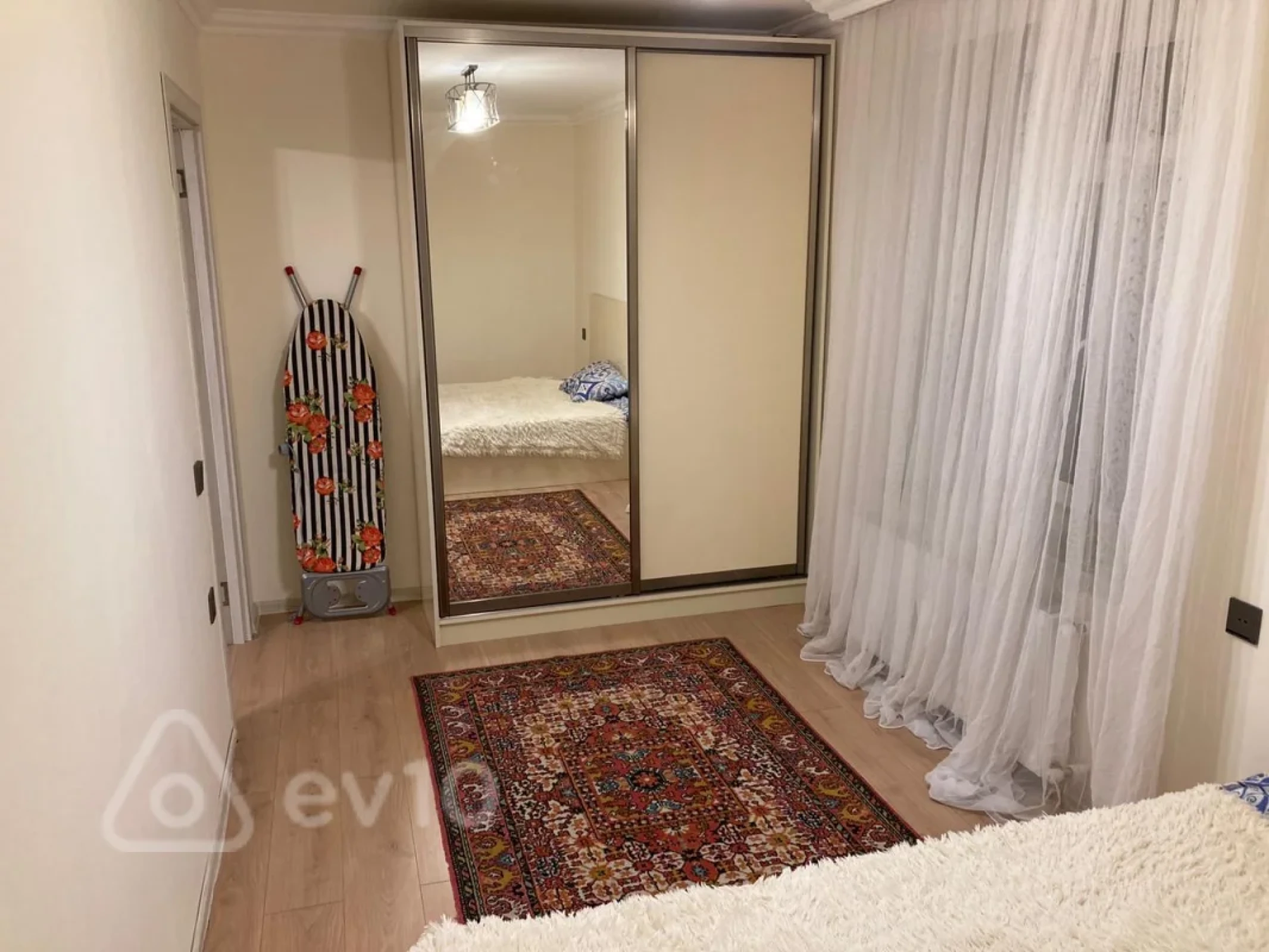 Kirayə verilir 2 otaqlı köhnə tikili 55 m²