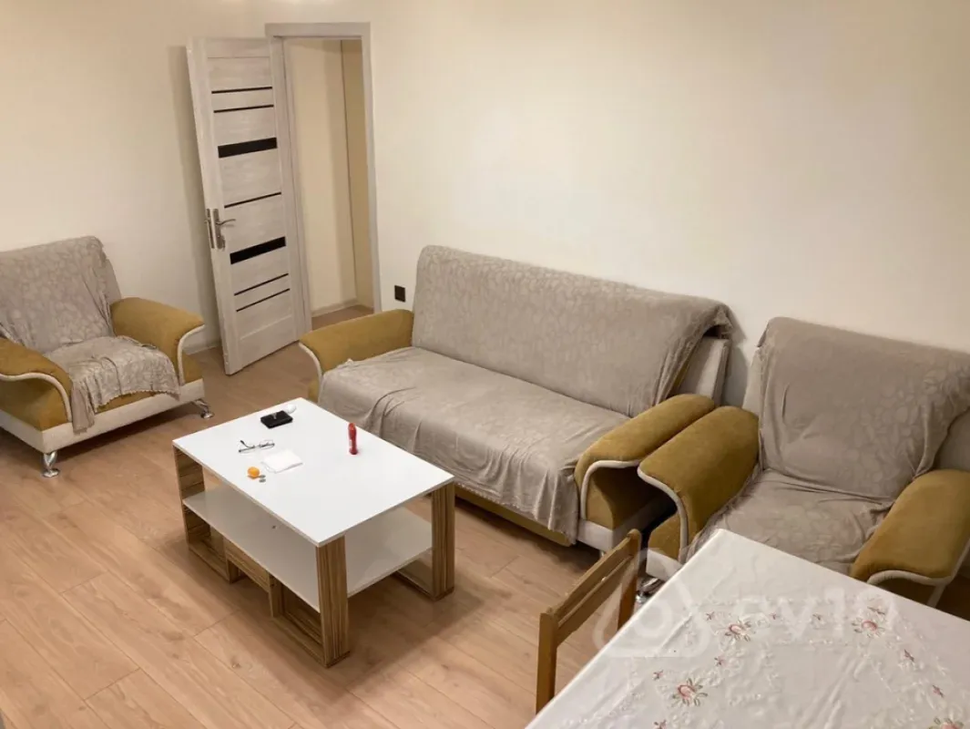 Kirayə verilir 2 otaqlı köhnə tikili 55 m²