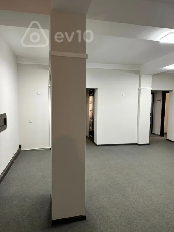 Kirayə verilir 5 otaqlı ofis 220 m²