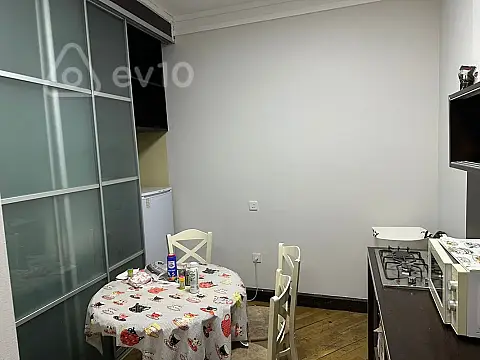 Kirayə verilir 5 otaqlı ofis 220 m²