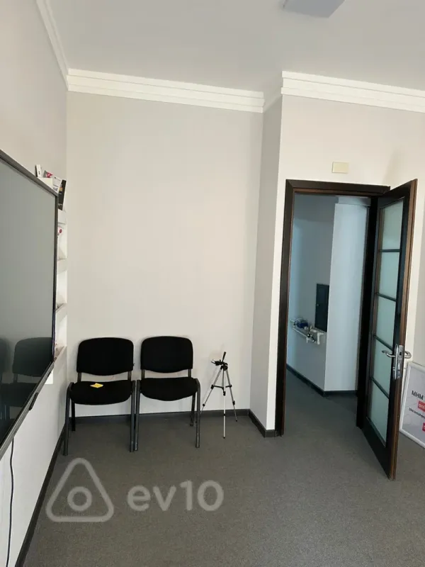 Kirayə verilir 5 otaqlı ofis 220 m²