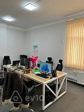 Kirayə verilir 5 otaqlı ofis 220 m²