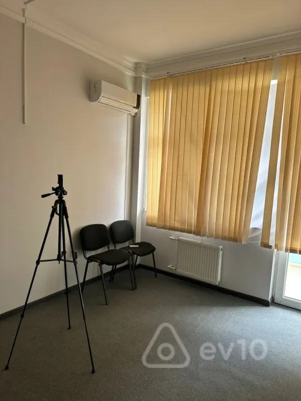 Kirayə verilir 5 otaqlı ofis 220 m²