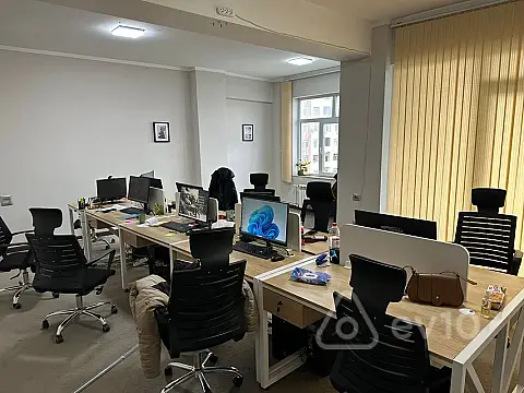 Kirayə verilir 5 otaqlı ofis 220 m²