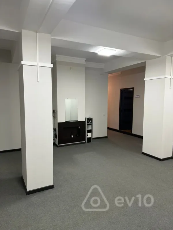 Kirayə verilir 5 otaqlı ofis 220 m²