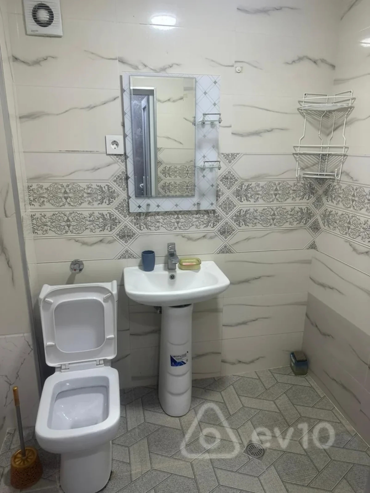 Kirayə verilir 3 otaqlı köhnə tikili 70 m²