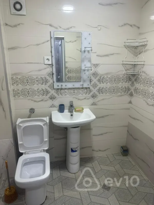 Kirayə verilir 3 otaqlı köhnə tikili 70 m²