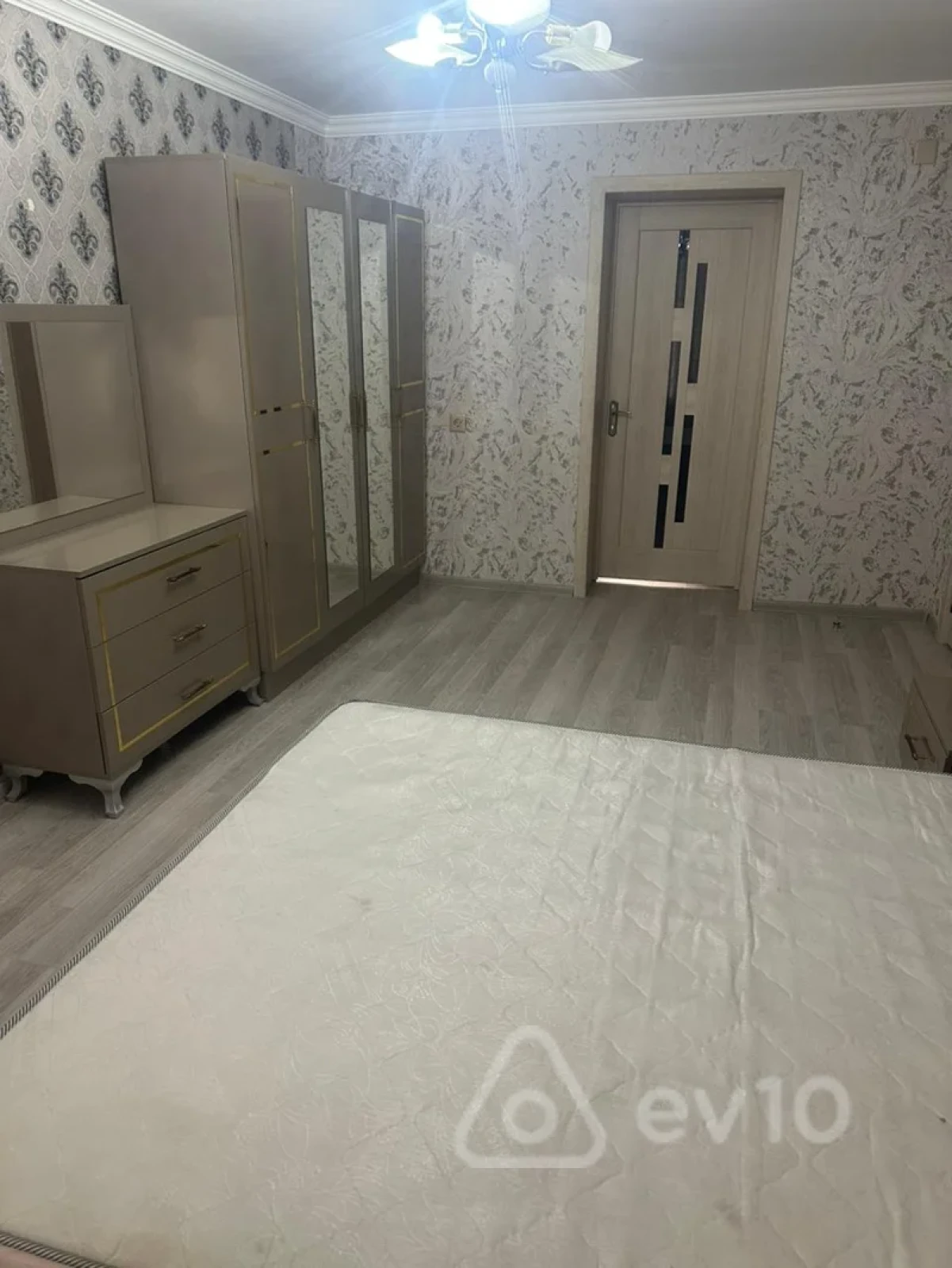 Kirayə verilir 3 otaqlı köhnə tikili 70 m²