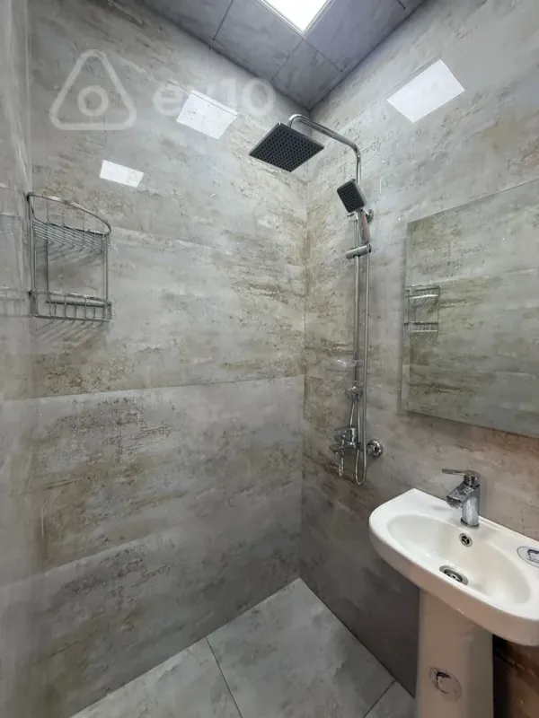 Kirayə verilir 2 otaqlı yeni tikili 68 m²