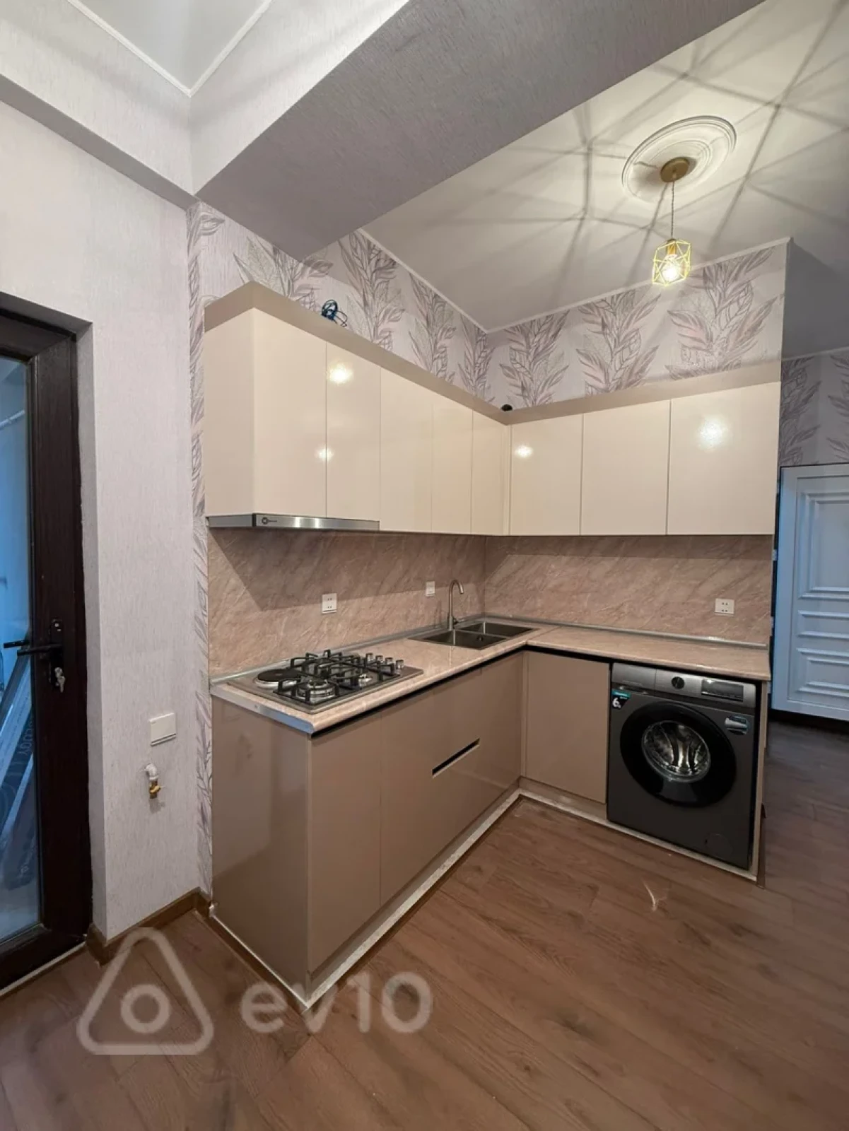 Kirayə verilir 2 otaqlı yeni tikili 68 m²