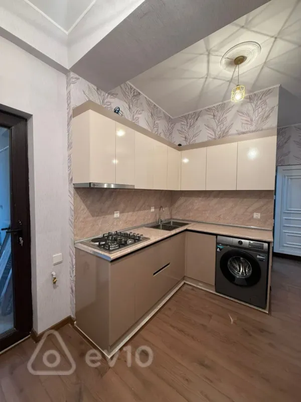 Kirayə verilir 2 otaqlı yeni tikili 68 m²