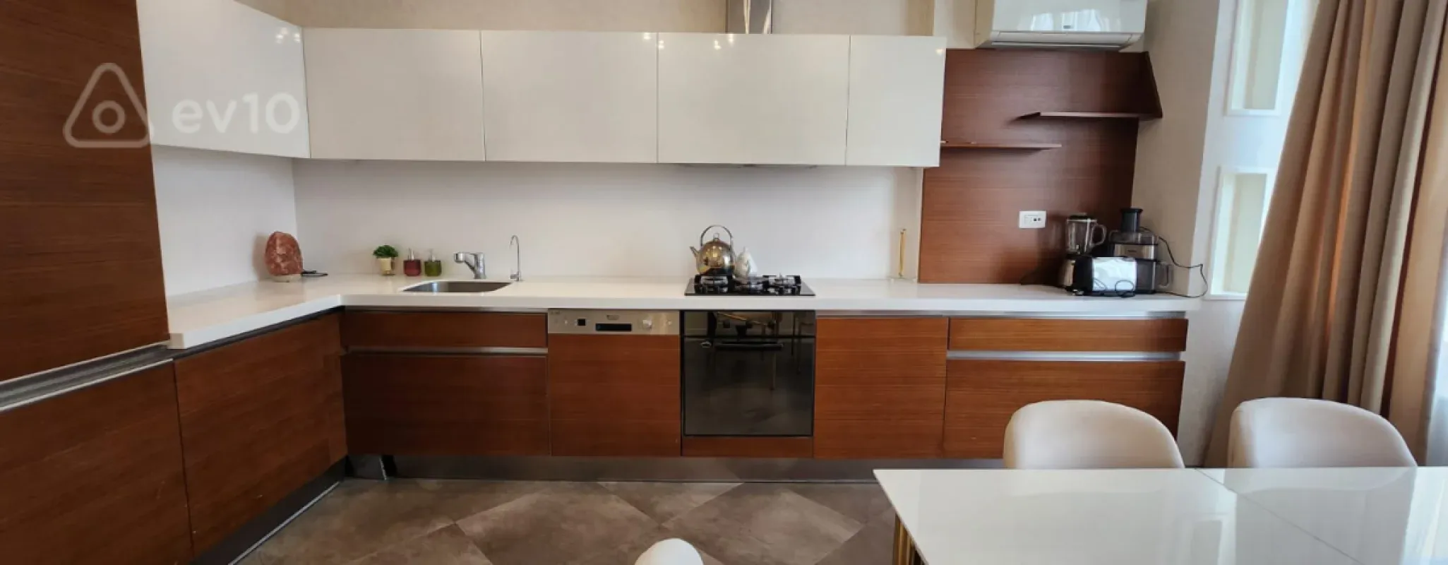 Kirayə verilir 3 otaqlı yeni tikili 155 m²