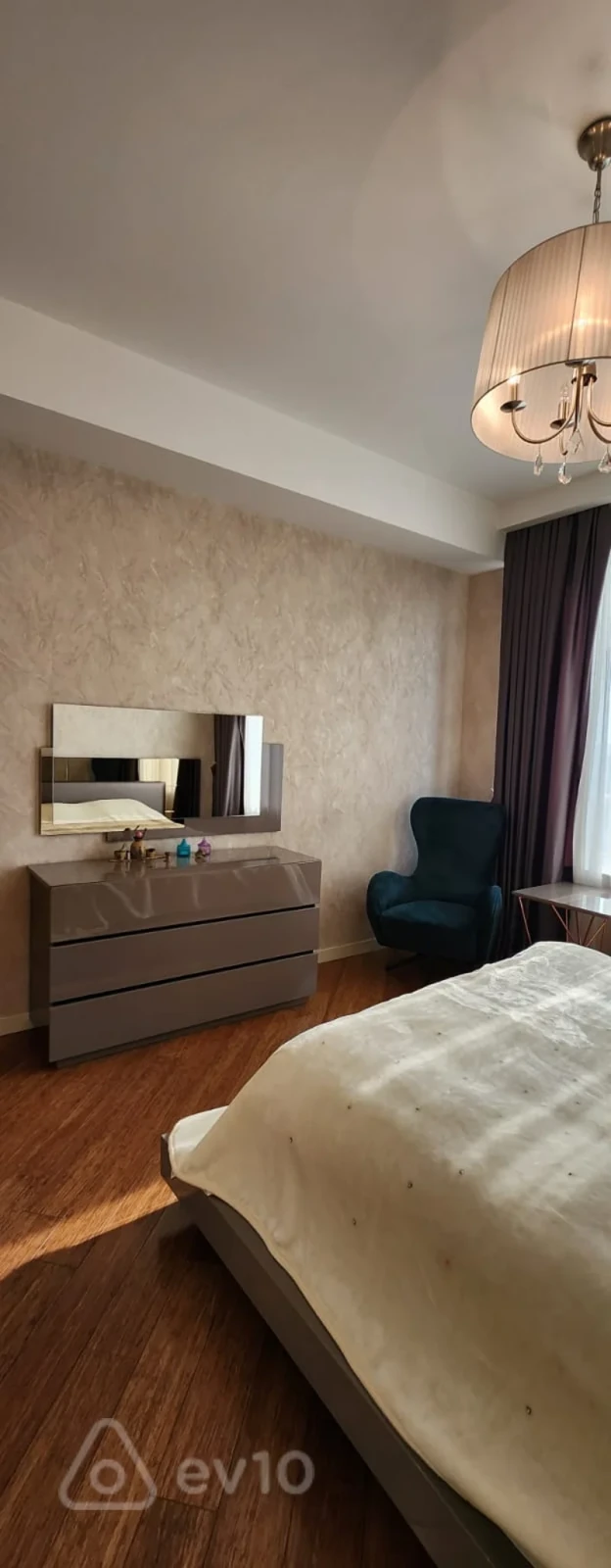 Kirayə verilir 3 otaqlı yeni tikili 155 m²