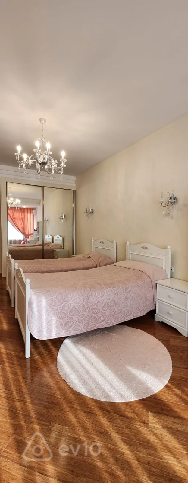 Kirayə verilir 3 otaqlı yeni tikili 155 m²