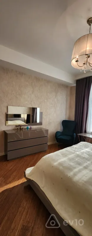Kirayə verilir 3 otaqlı yeni tikili 155 m²