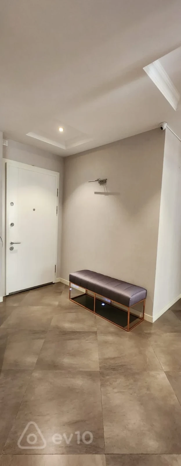 Kirayə verilir 3 otaqlı yeni tikili 155 m²