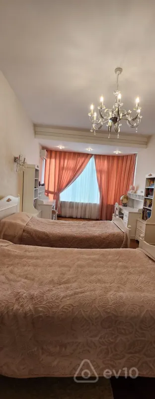 Kirayə verilir 3 otaqlı yeni tikili 155 m²