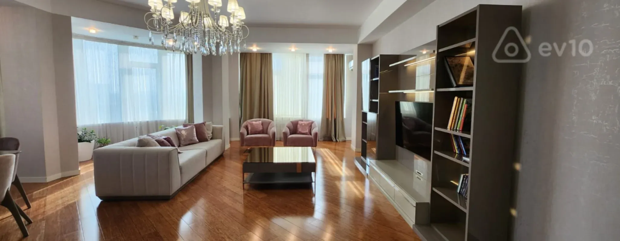 Kirayə verilir 3 otaqlı yeni tikili 155 m²