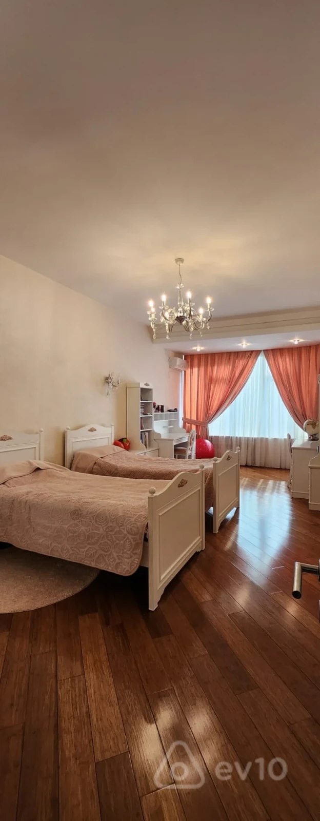 Kirayə verilir 3 otaqlı yeni tikili 155 m²
