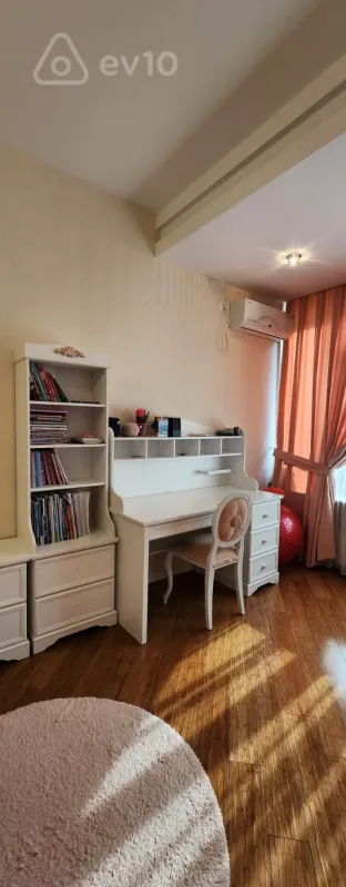 Kirayə verilir 3 otaqlı yeni tikili 155 m²