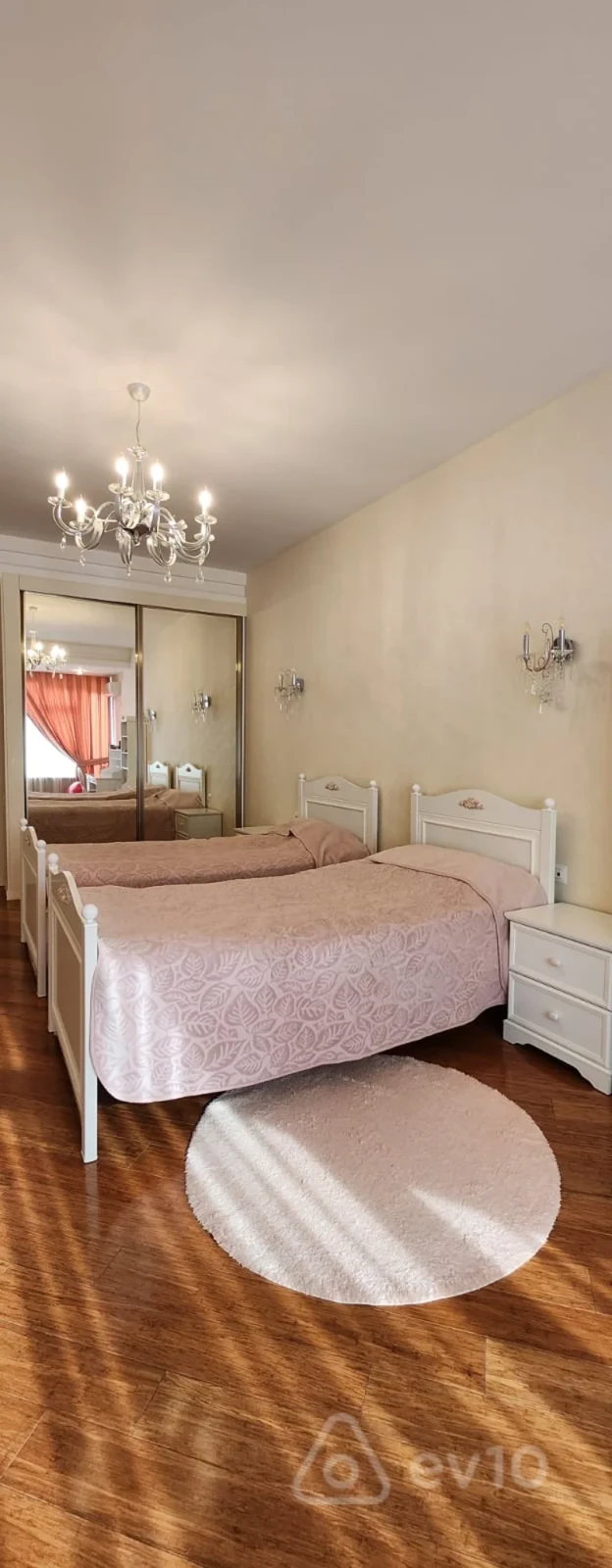 Kirayə verilir 3 otaqlı yeni tikili 155 m²