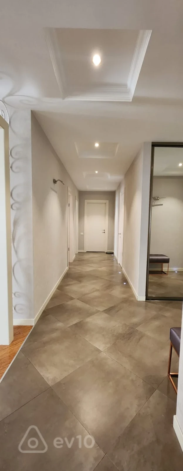 Kirayə verilir 3 otaqlı yeni tikili 155 m²