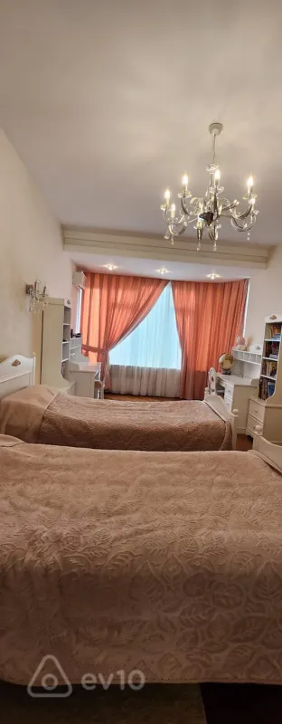 Kirayə verilir 3 otaqlı yeni tikili 155 m²