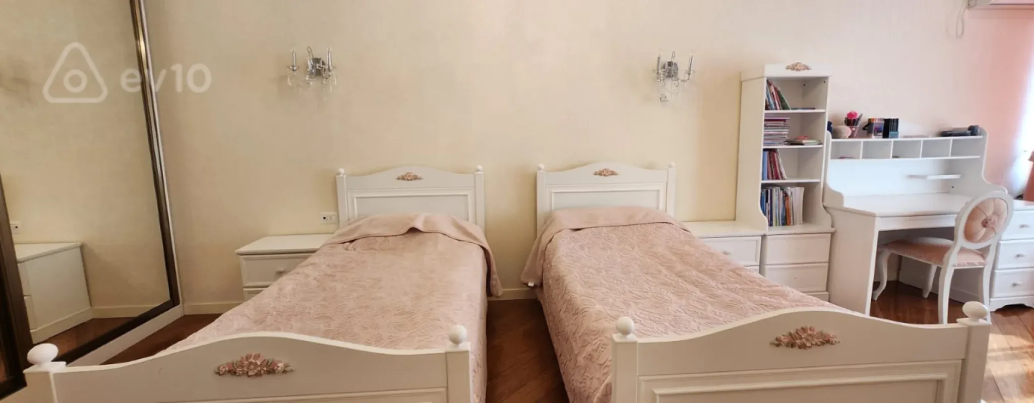 Kirayə verilir 3 otaqlı yeni tikili 155 m²