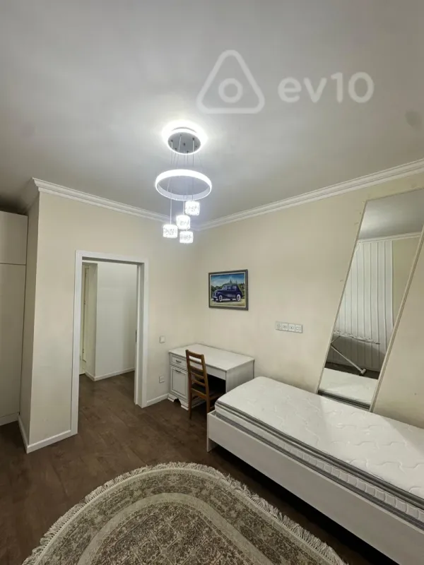 Kirayə verilir 3 otaqlı köhnə tikili 82 m²