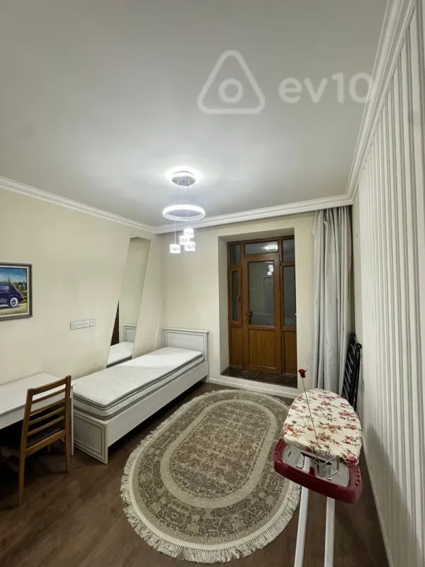 Kirayə verilir 3 otaqlı köhnə tikili 82 m²