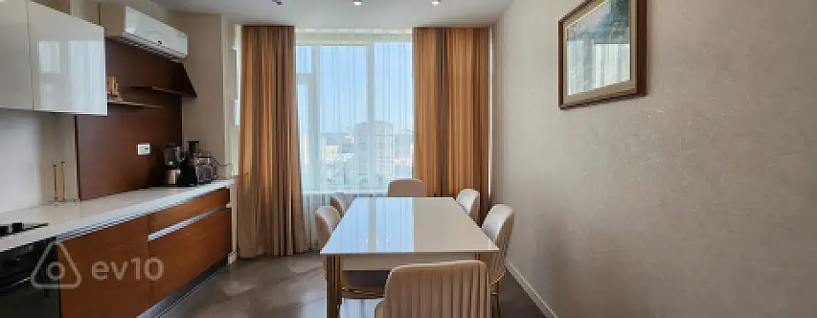 Kirayə verilir 3 otaqlı köhnə tikili 82 m²