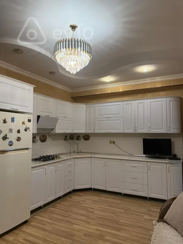 Kirayə verilir 3 otaqlı yeni tikili 144 m²