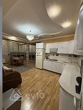 Kirayə verilir 3 otaqlı yeni tikili 144 m²