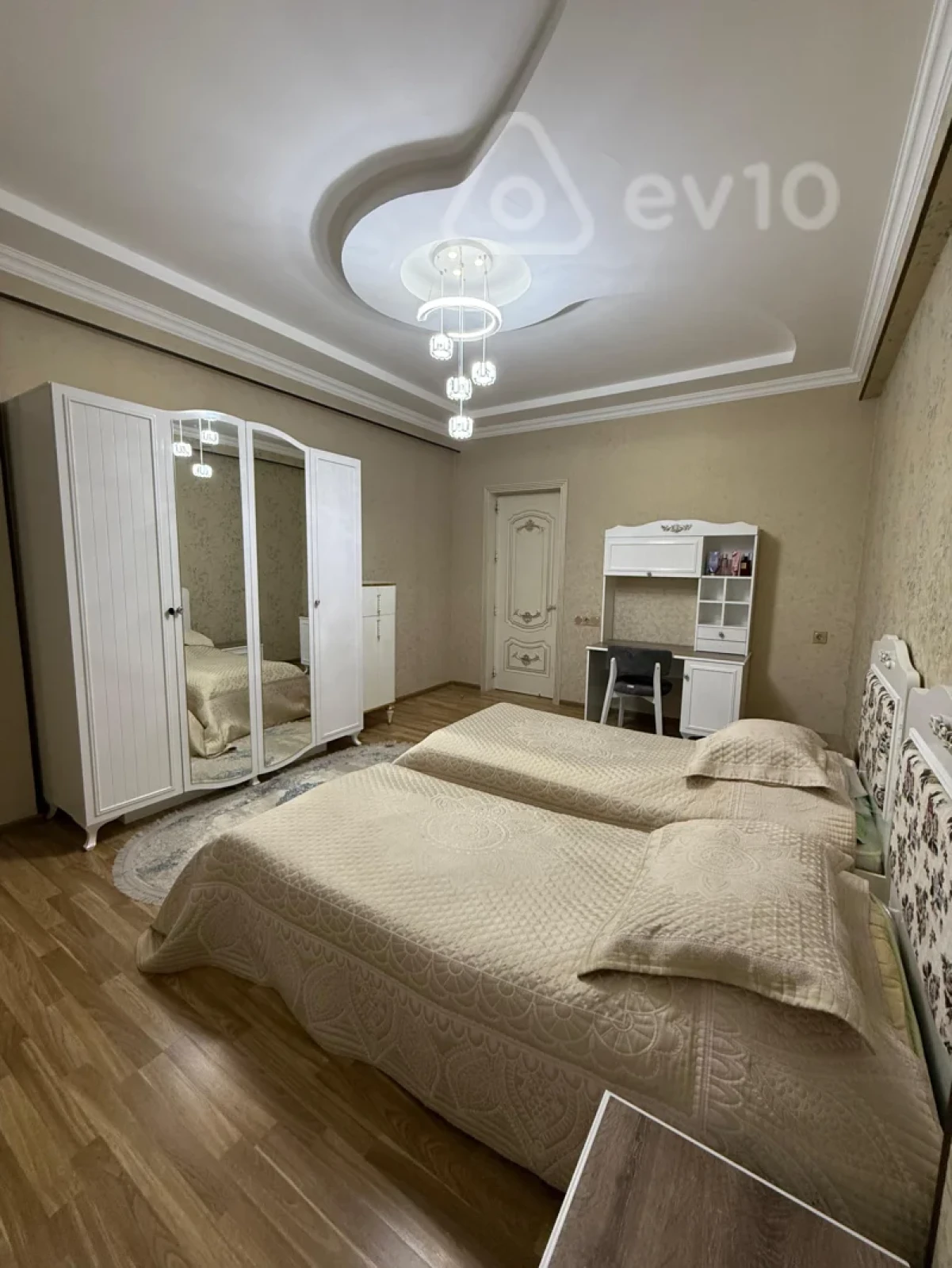Kirayə verilir 3 otaqlı yeni tikili 144 m²