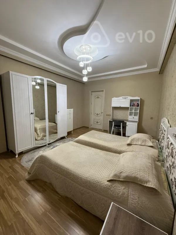 Kirayə verilir 3 otaqlı yeni tikili 144 m²
