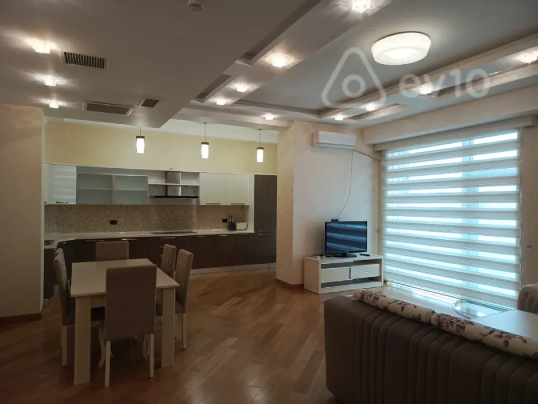 Kirayə verilir 3 otaqlı yeni tikili 160 m²